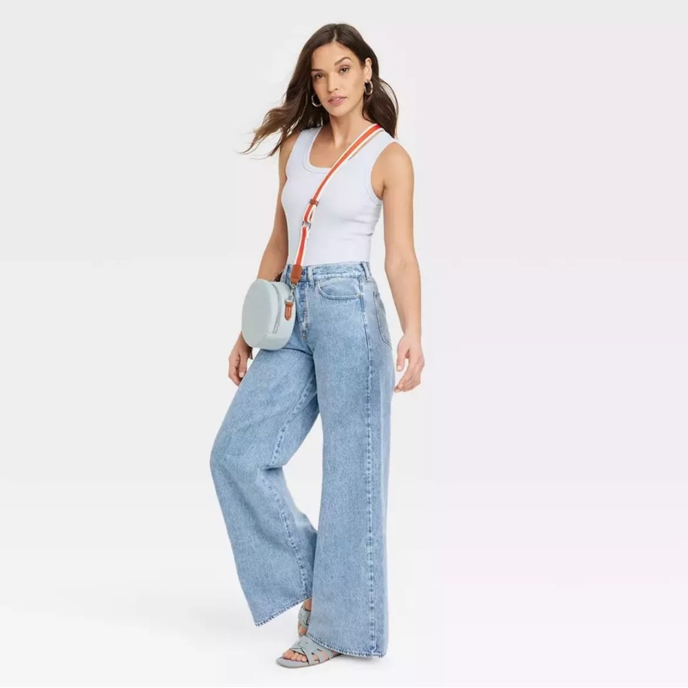 NWT Universal Thread Women's Mid Rise Super Wide-Leg Jeans - Picture 3 of 6
